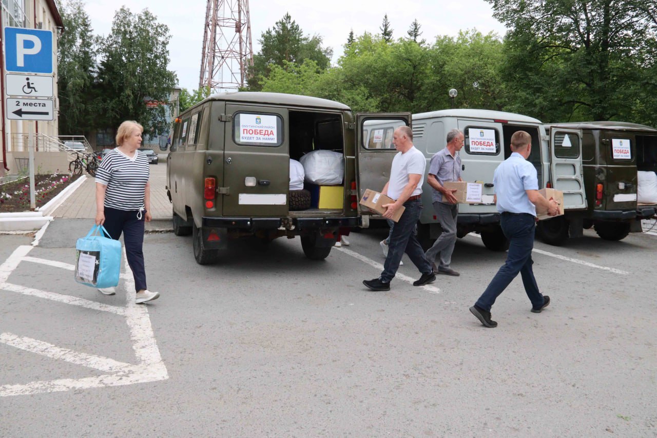 Три автомобиля отправили в зону специальной военной операции из Омутинского  района - Новости Юргинского района