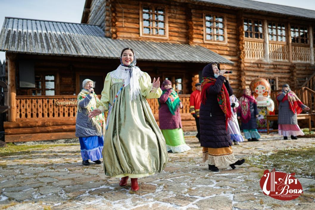 Погода в ялуторовске. Ялуторовск население 2021. Арт Вояж Ялуторовск. Национальная галерея Ялуторовск. Новогодний Ялуторовск.